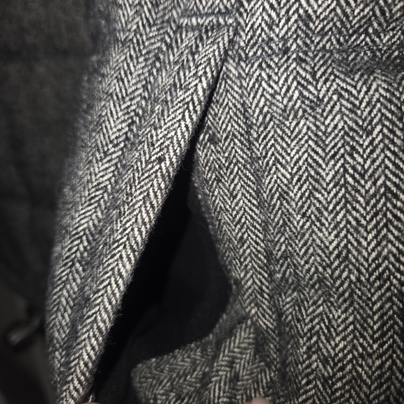 Old Navy Women's Charcoal Quilted Vest - Picture 7 of 8